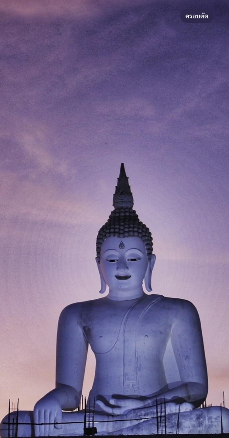 พระพุทธรูปประดิษฐานกลางแจ้ง